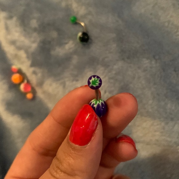 5 belly piercings, good condition - Picture 4 of 7